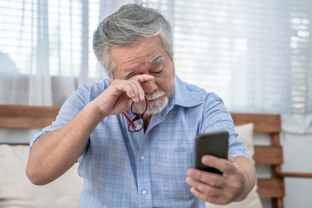 Retinal detachment causes symptoms and treatment